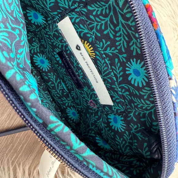NWT VERA BRADLEY Iconic RFID Little Crossbody Moonlight Garden - Picture 6 of 9